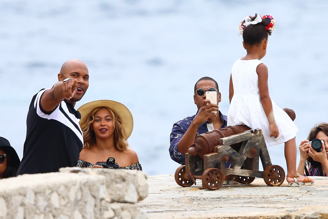 Beyoncé y Jay Z disfrutan gastando sus millones, y qué mejor en unas costosas vacaciones por Europa en familia ...