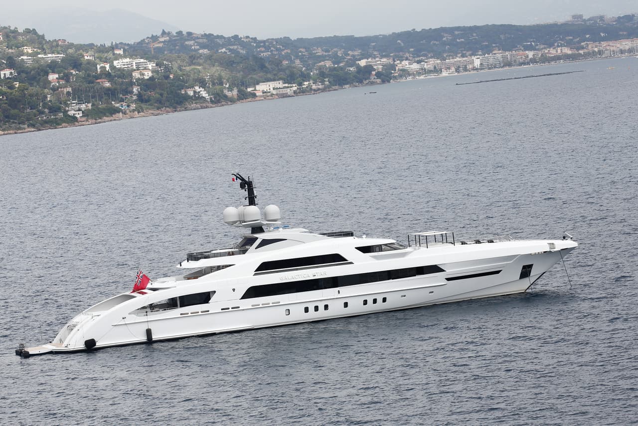 Pero en el gran paseo no podía faltar este yate Galactica Star, que fue alquilado por Beyoncé y Jay Z para disfrutar del día. Según US Weekly la renta de esta embarcación es de aproximadamente $900 mil dólares.