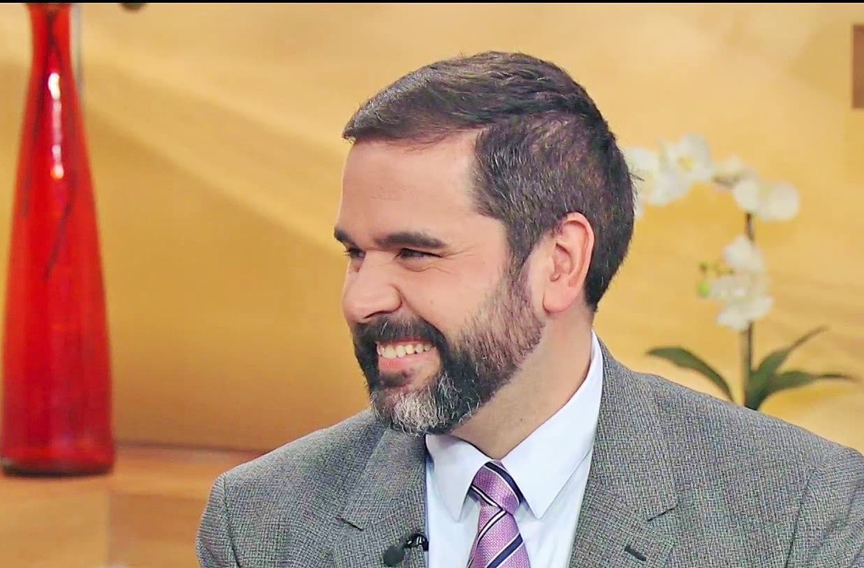 Albert Martínez llegó a la familia Univision en junio del 2013, desde entonces lo hemos conocido tomando sus labores con seriedad, pero en esta ocasión lo vimos divirtiéndose a lo grande.