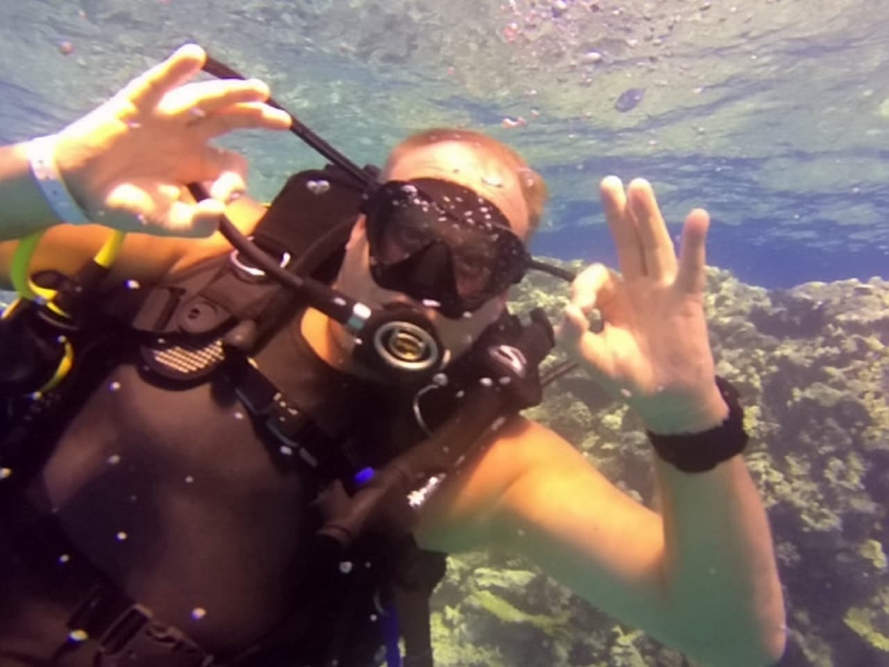 En su viaje, decidió irse a bucear y ahí se metió el susto de su vida - que ni siquiera notó en el momento que le ocurrió, pero vale la pena compartir para todos los amantes de lo insólito y místico.