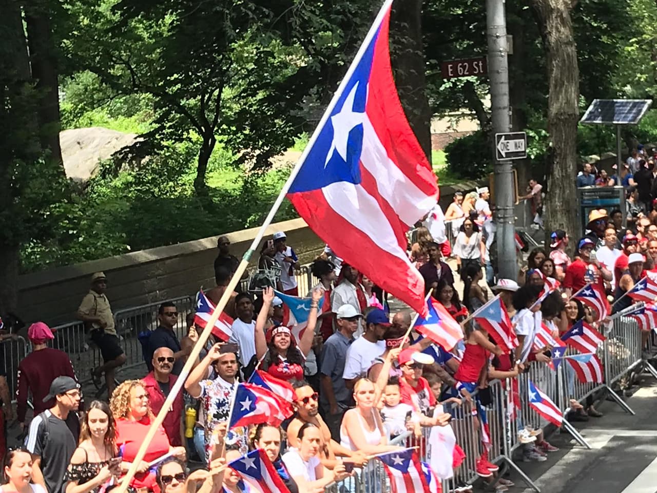 Cientos de puertorriqueños llegan a Manhattan para el Desfile Nacional del 2019