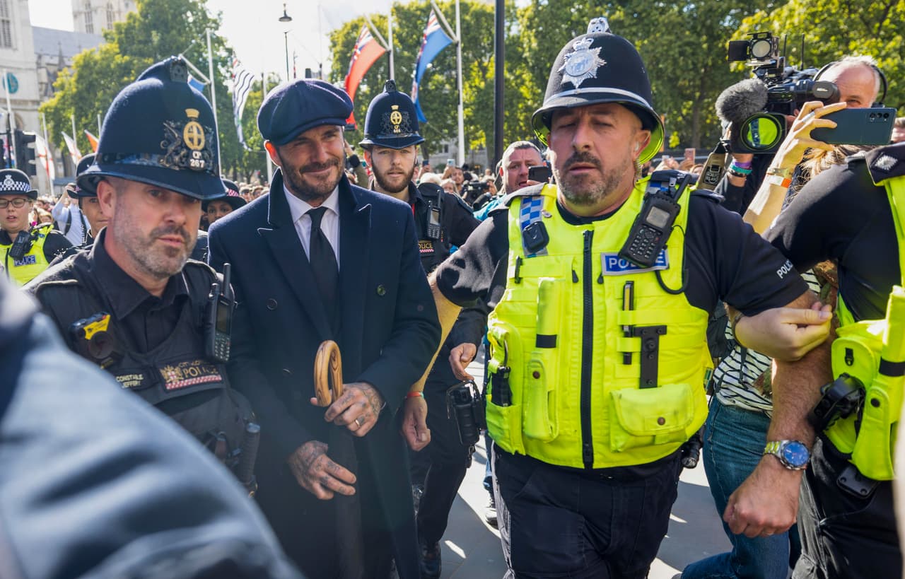 Su presencia en la capilla ardiente en Westminster Hall no pasó desapercibida. 
<br>