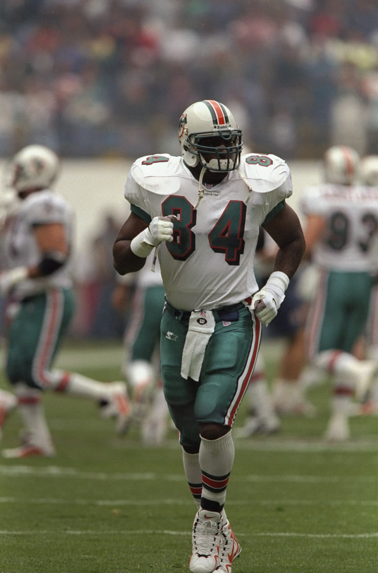 El ala cerrada Troy Drayton de los Dolphins durante el American Bowl contra los Broncos de Denver en la Ciudad de México. Miami se llevó la victoria 38-19 en la capital azteca.