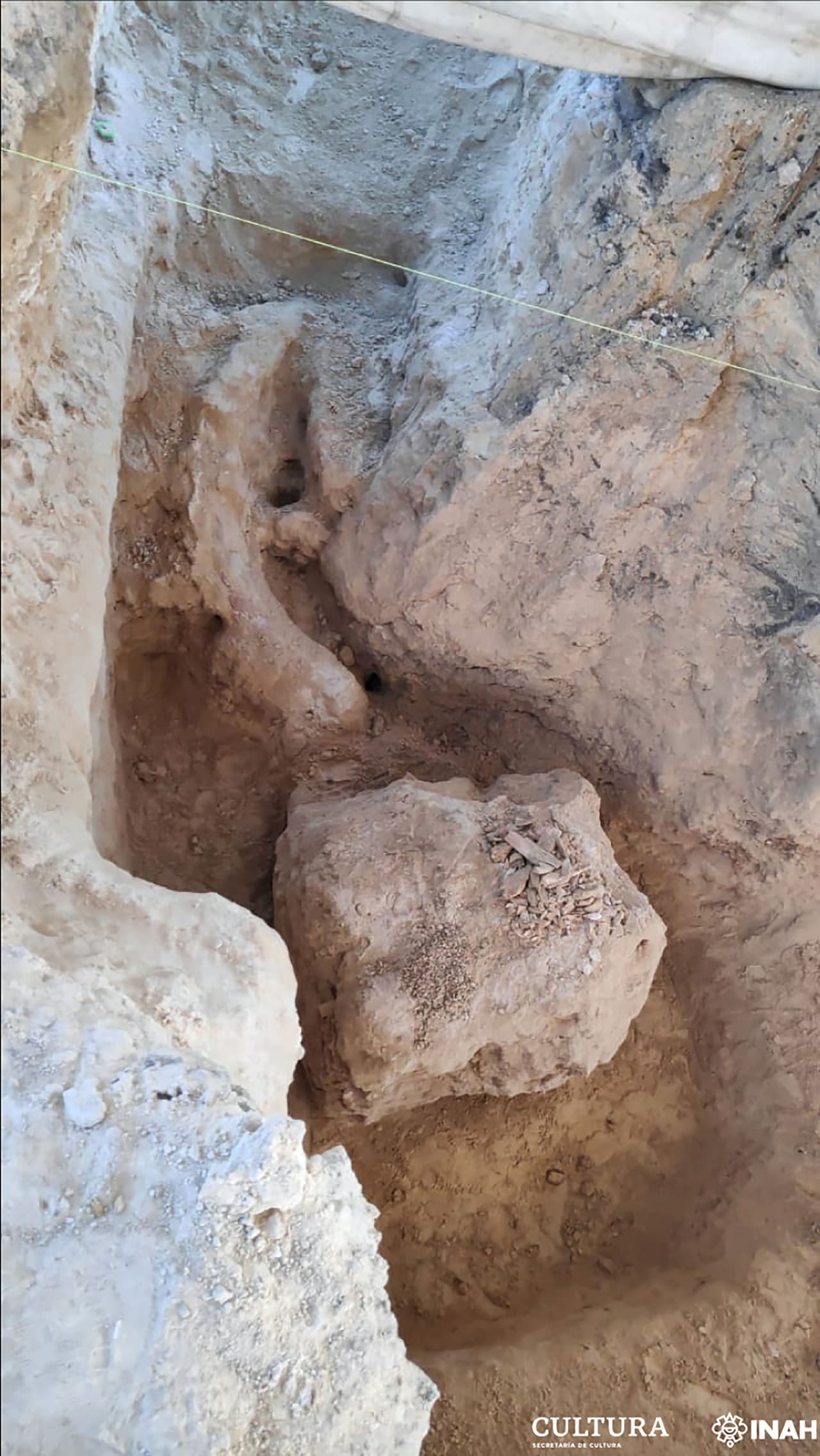 Carlos Castañeda, investigador de la Universidad Autónoma de Puebla, colaborará con el INAH realizando estudios de polen. Estos “permitirán reconstruir el paleoambiente donde ahora se encuentra el nuevo panteón municipal", detalló la institución.
<br>