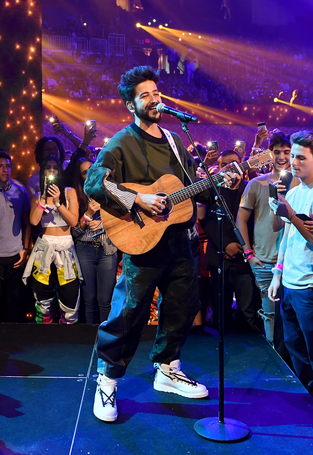 En 2019, Camilo también cautivó con su talento. Su popularidad ha subido como espuma y este 2020 es parte de los nominados en la categoría de 'El Cuarentema' y 'De Pelos'.