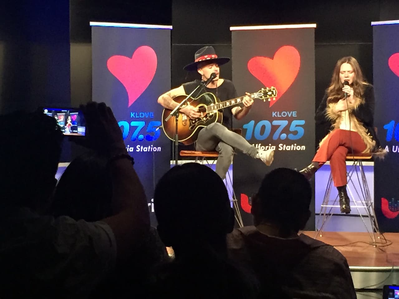 Los hermanos mexicanos llegaron a Univisión en Los Ángeles para compartir momentos muy íntimos con sus fans.