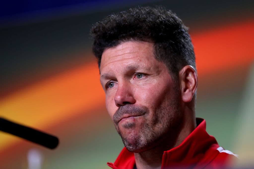 "Si tuvieras que elegir entre Messi y Ronaldo para un equipo normal ¿a quién elegirías?", cuestiona Simeone