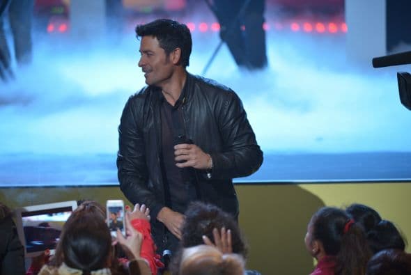 La estrella de Chayanne llenó de música y luz el foro, desde donde encantó ¡y enamoró! a los asistentes. 