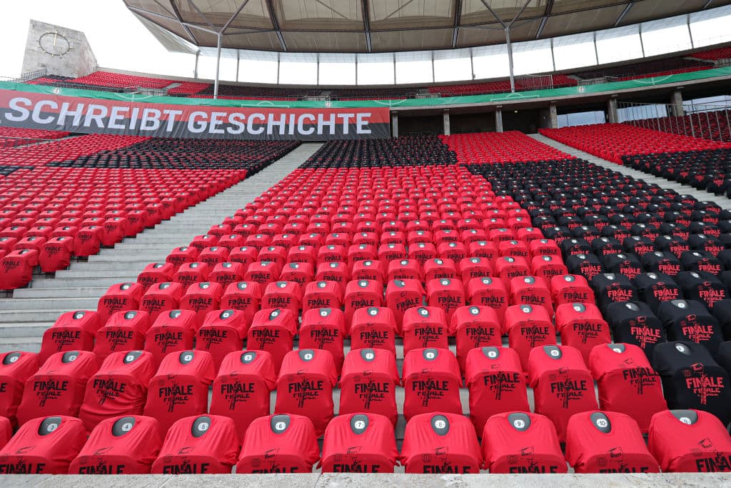 Cada butaca de las gradas estuvo cubierta por una playera conmemorativa del último partido del torneo.