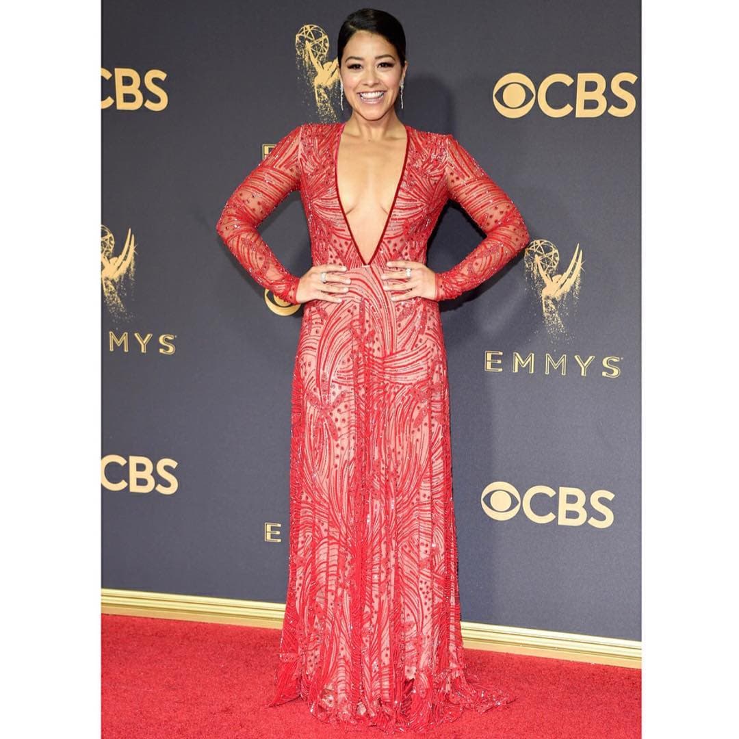 Las estrellas de ascendencia hispana también dejan huella por donde quiera que pasan, tal fue el caso de Gina Rodríguez, quien nació en Chicago pero sus padres son puertorriqueños.