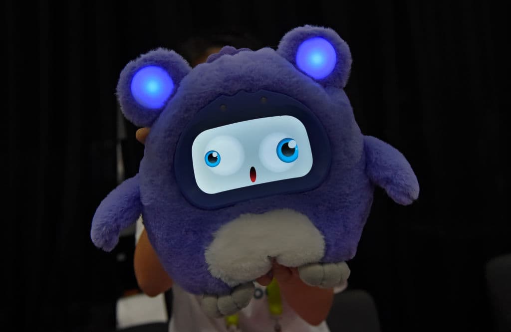 Los más pequeños y sus mamás también encontraron alternativas tecnológicas en el CES. Un ejemplo de ello es Woobo un pequeño robot en forma de peluche con funcionalidades educativas y de fácil navegación con pantalla táctil.