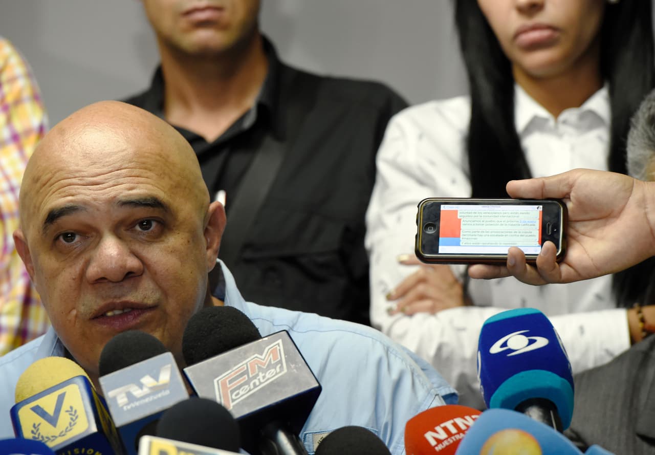 Oposición venezolana denuncia "golpe de Estado judicial" ante organismos internacionales