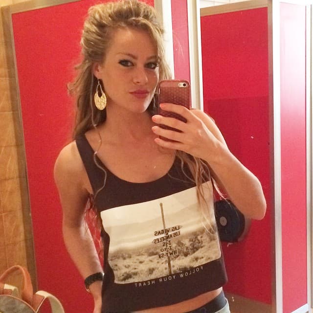 Posó para una revista para caballeros con poca ropa, ¡lució cuerpazo!