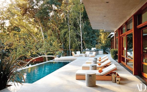 Además, el artista plástico agregó una imagen donde muestra parte del que ya es su nuevo hogar ahora como esposo de Ricky Martin. Dicha mansión está valorada en 13,5 millones de dólares y está ubicado en Beverly Hills.