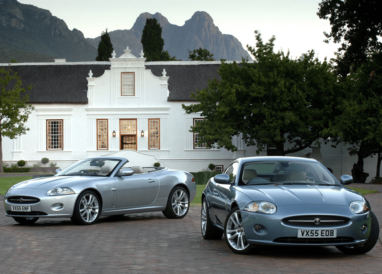 3. Jaguar XK: El Jaguar XK se despide después de una gran carrera como el vehículo de prestigio de la histórica marca inglesa. El XK sucumbe ante la llegada de su hermano menor, el F-type que a un precio que en promedio es $20,000 más bajo que el del XK, hace todo lo que el XK hacía, pero la hace mejor, más rápido y con más emoción. ¡El rey ha muerto, larga vida al rey!