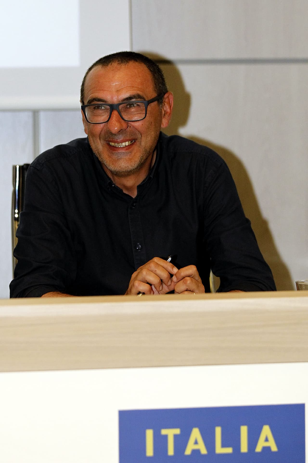 Maurizio Sarri, quien no jugó profesionalmente, se formó en Coverciano antes de llegar a la Serie A con el Empoli.