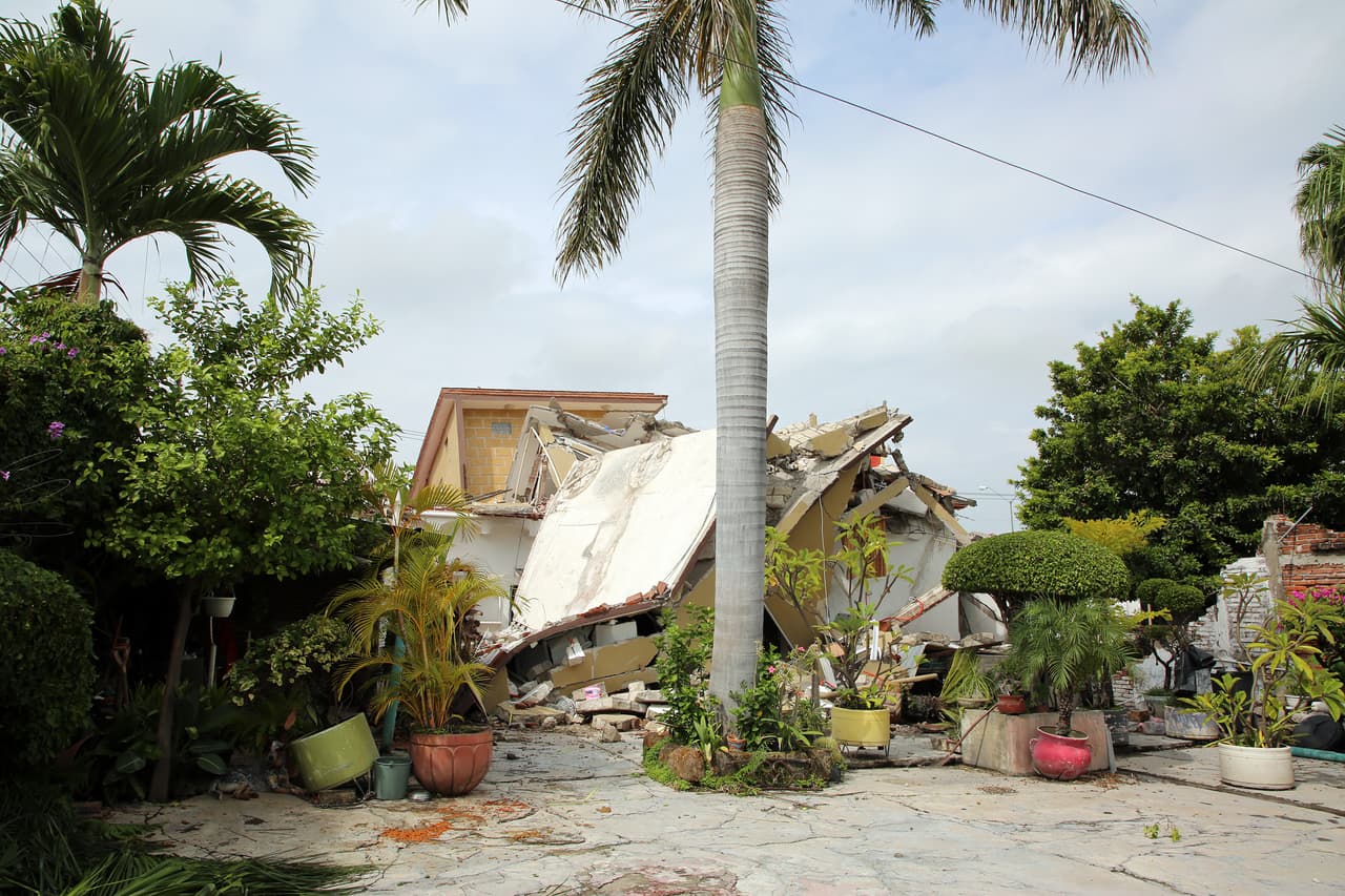Una de las 17 víctimas que dejó el terremoto en Jojutla falleció tapiada en la segunda planta de esta casa. Se trataba de una mujer de 35 años.