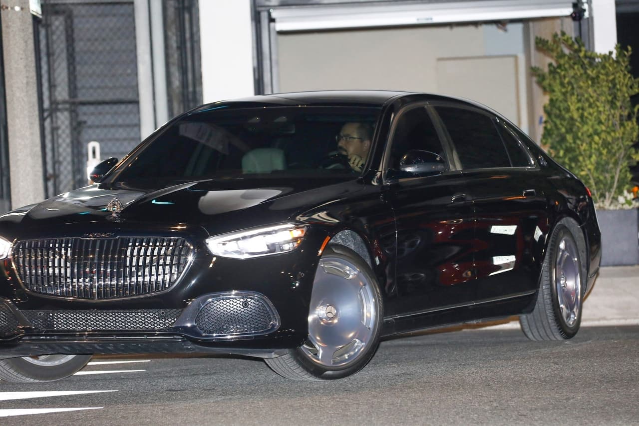 Según testigos del portal TMZ, la pareja estuvo besándose dentro del lugar. 
<br>