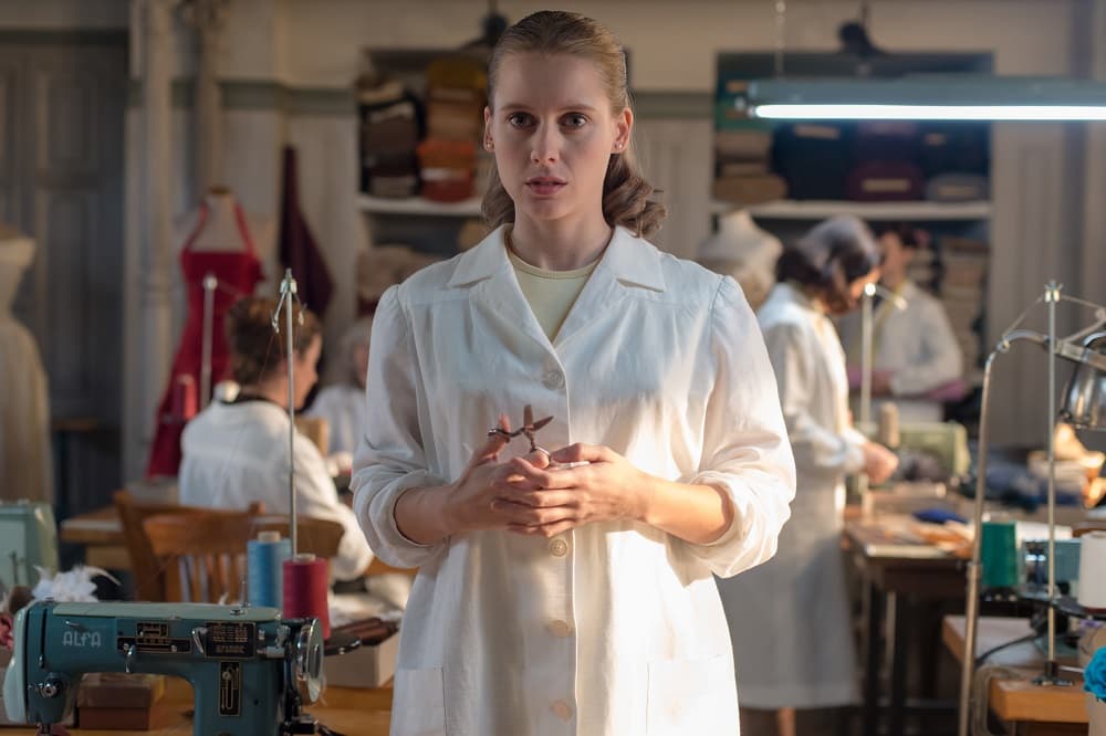 Ella está desesperada.