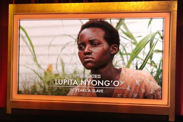 Lupita Nyong'o es sin duda la revolución de Hollywood. La actriz de origen mexicano que está a punto de llevarse un Oscar por su magistral actuación en la película “12 Years Slave”. Y muchos dicen que si Celia viviera reeditaría una nueva versión del tema “La Negra Tiene Tumbao” pero al estilo de la Nyong'o. Disfruta de la gracia de la mexicana y comprueba por qué todos hablan de ella.