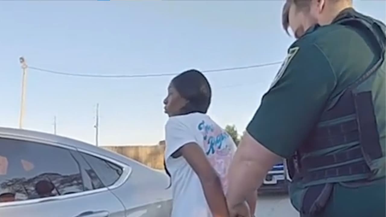 Mujer en Florida es arrestada por hacerse pasar por agente de ICE y secuestrar a la esposa de su expareja