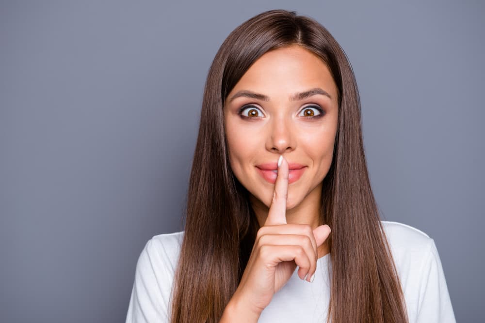 No des rienda suelta a tus palabras sin medir la consecuencia de tus acciones pues lo que estés diciendo en estos momentos podría ser mal interpretado y causar distanciamientos entre tu pareja y tú. Con prudencia te evitarás los problemas.