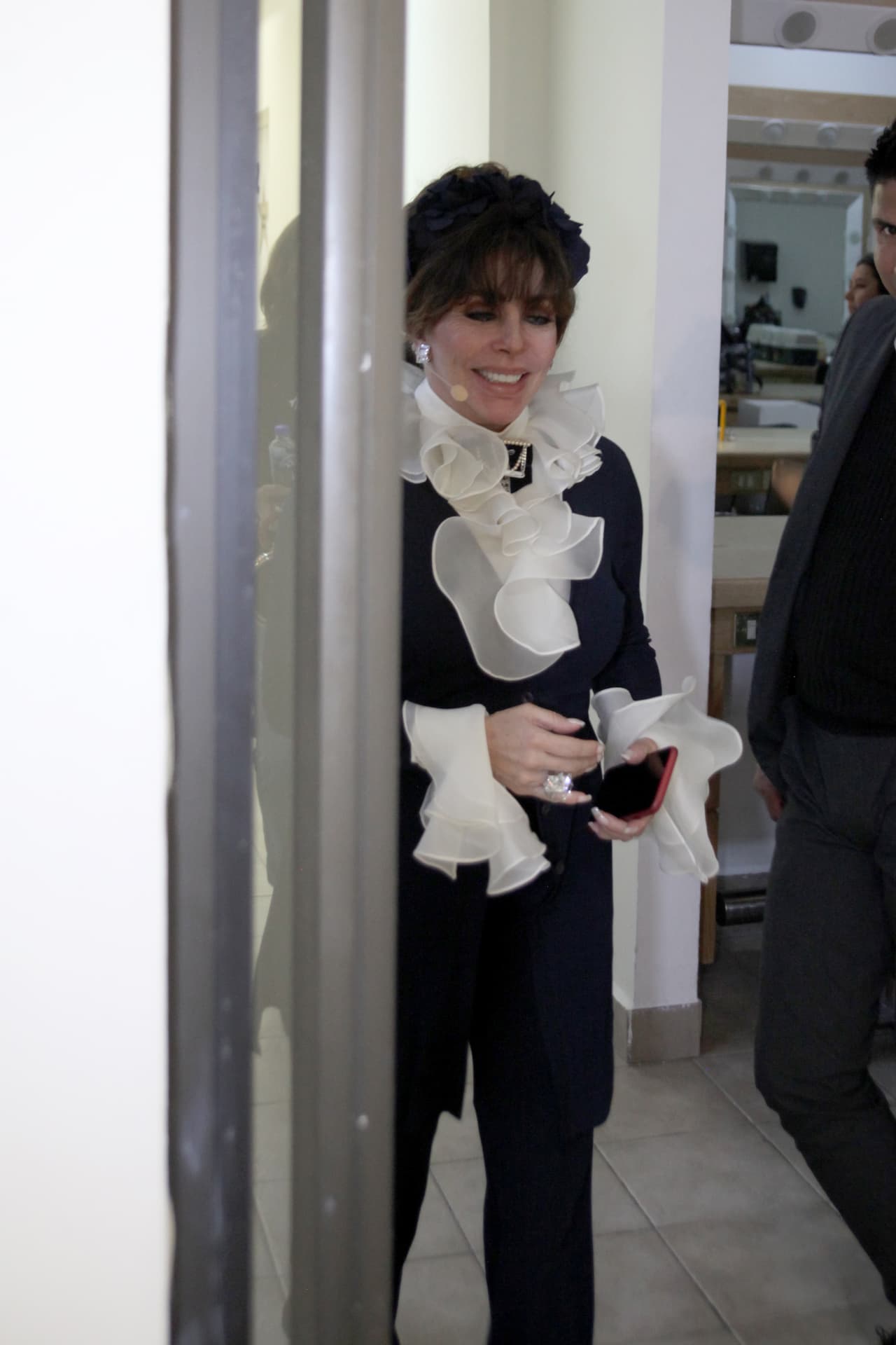 El gesto emocionó a Verónica Castro: “Soy un poco como la madrina”, dijo. Y es que la primera tienda de Selena en su natal Cospus Christi, Texas, abriría unos meses más adelante.