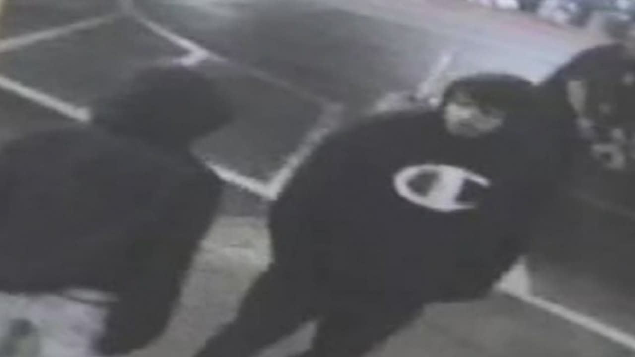 Policía busca a sospechosos de dejar un hombre herido de bala en un hospital de niños en Austin