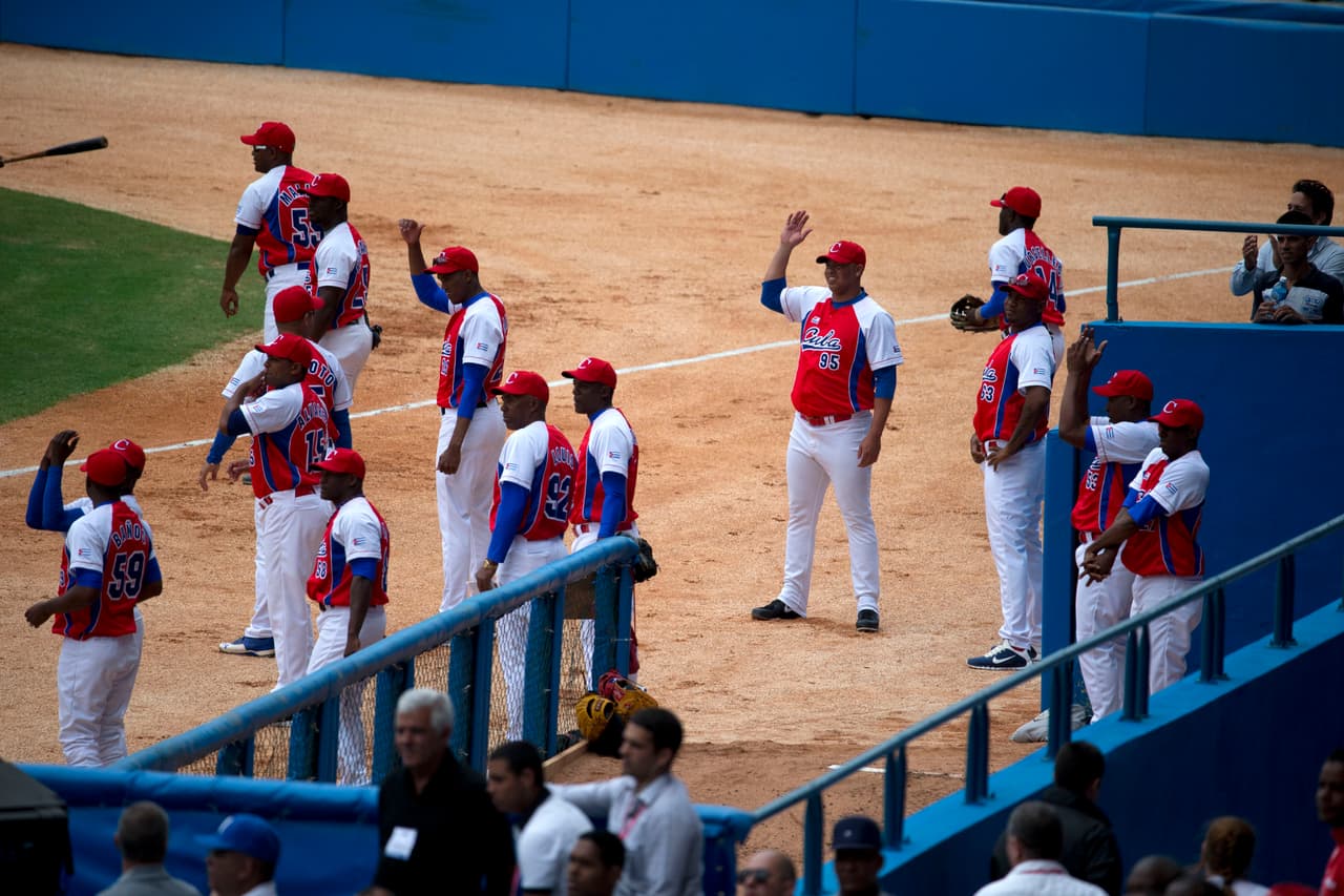 La entrada fue gratis, con los boletos repartidos a cubanos por medio de organizaciones, como grupos estudiantiles y oficinas. Eso esencialmente garantizó una concurrencia bien portada, sin opositores al gobierno que protestaran.