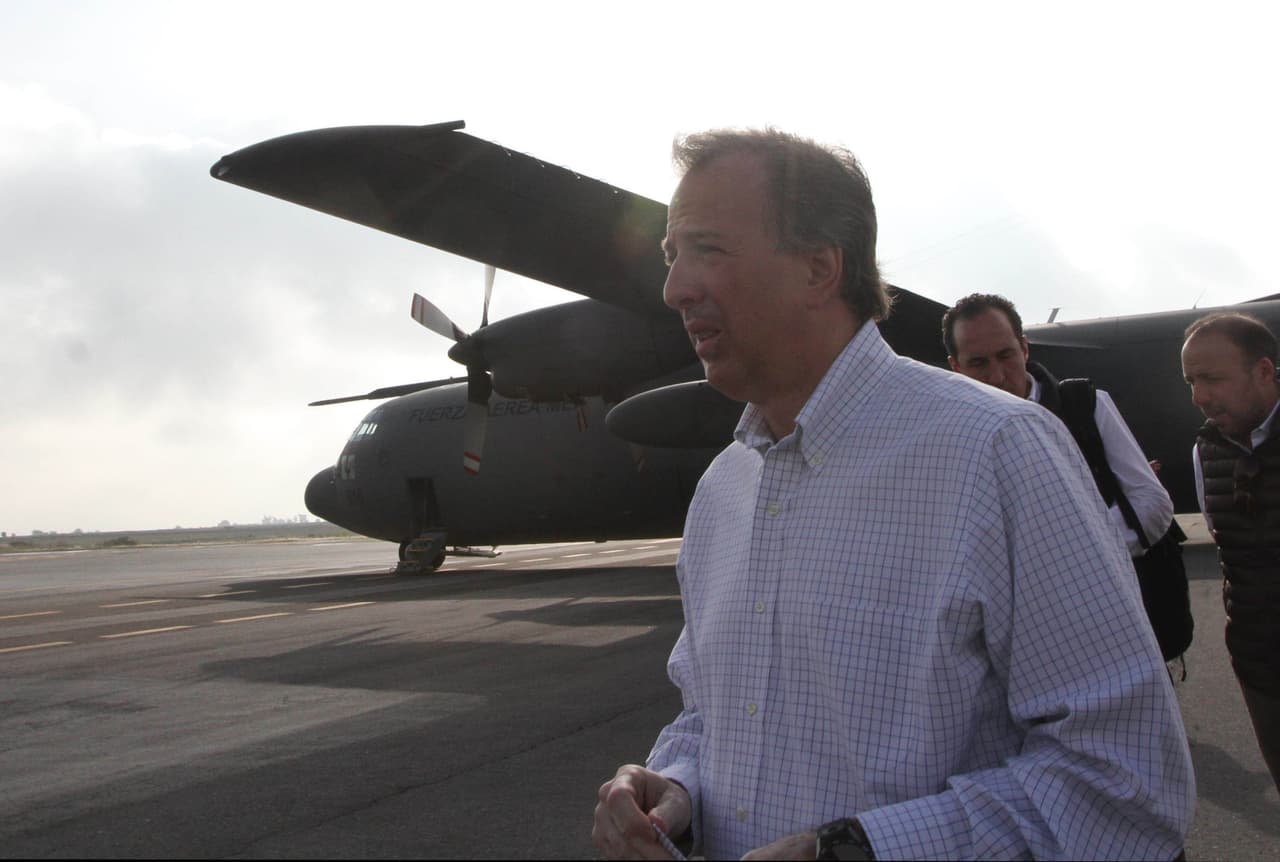 México establece un puente aéreo para frenar el desabasto por el conflicto magisterial en Oaxaca