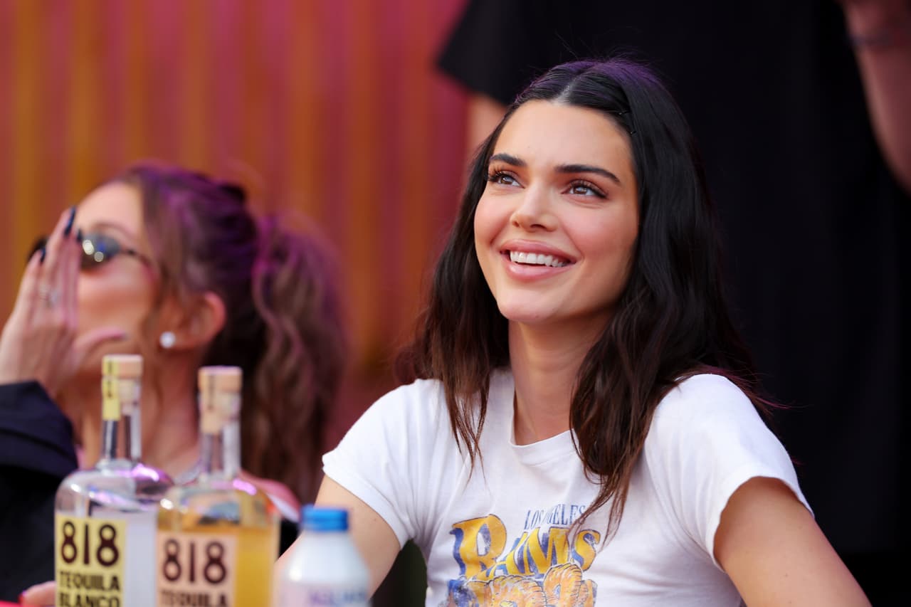 Kendall Jenner también estuvo en uno de los palcos del SoFi Stadium para ver el partido entre LA Rams y Cincinnatti Bengals.