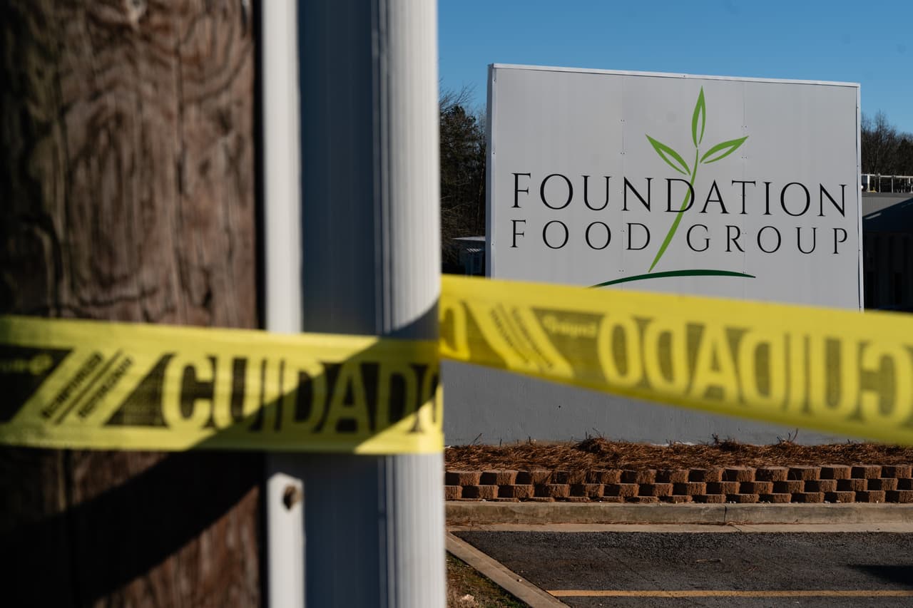 Cuando se filtra al aire, el nitrógeno líquido se vaporiza en un gas inodoro que es capaz de desplazar el oxígeno. Eso significa que las fugas en espacios cerrados pueden volverse mortales al expulsar el aire respirable, según la Junta de Seguridad Química de EEUU.