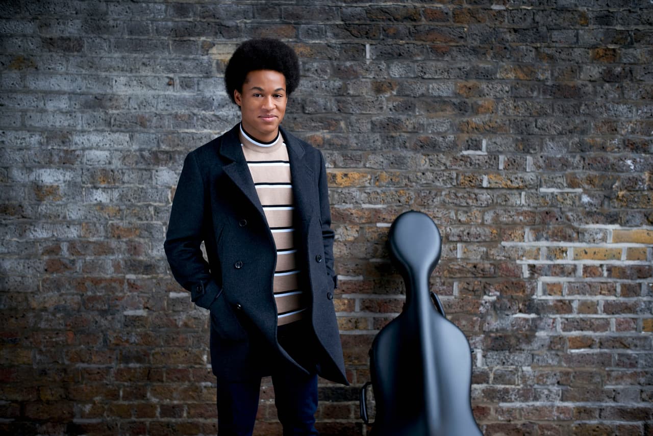Adicional, la pareja también eligió incluir varios músicos y solistas como Karen Gibson y Kingdom Choir, acompañados del violonchelista, de 19 años, Sheku Kanneh-Mason.