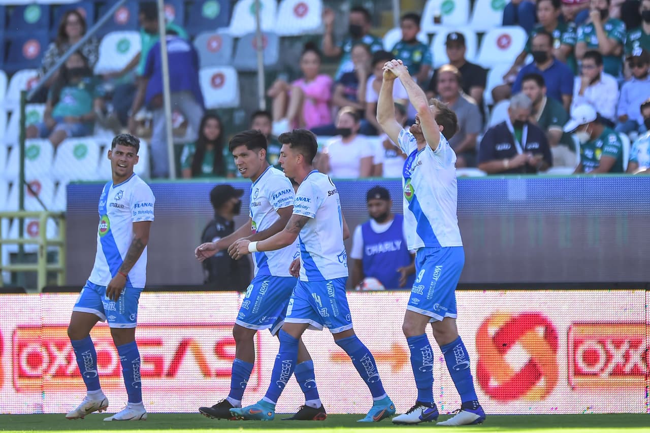 Fue hasta el 42’, que Puebla rompió el cerrojo en el marcador tras una desatención en la central de León. Aristeguieta cabeceó solo para vencer a Cota.
