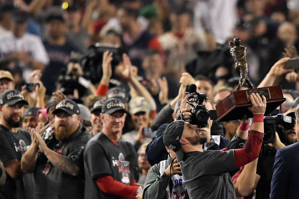 Tras dos jornadas seguidas dándolo todo y ayudando a los Red Sox, el Jugador Más Valioso (MVP) de la Serie Mundial 2018, el primera base Steve Pearce.