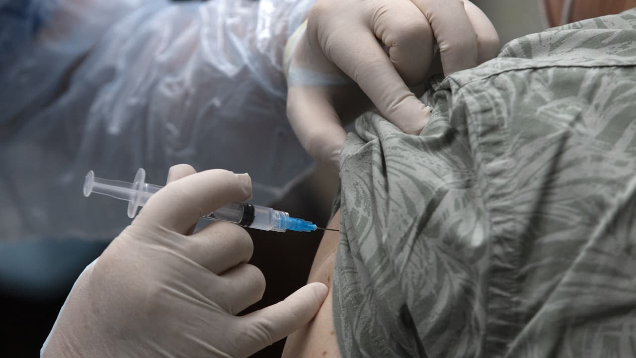 Nueva York amplía la elegibilidad para vacunarse y habilita más centros de vacunación