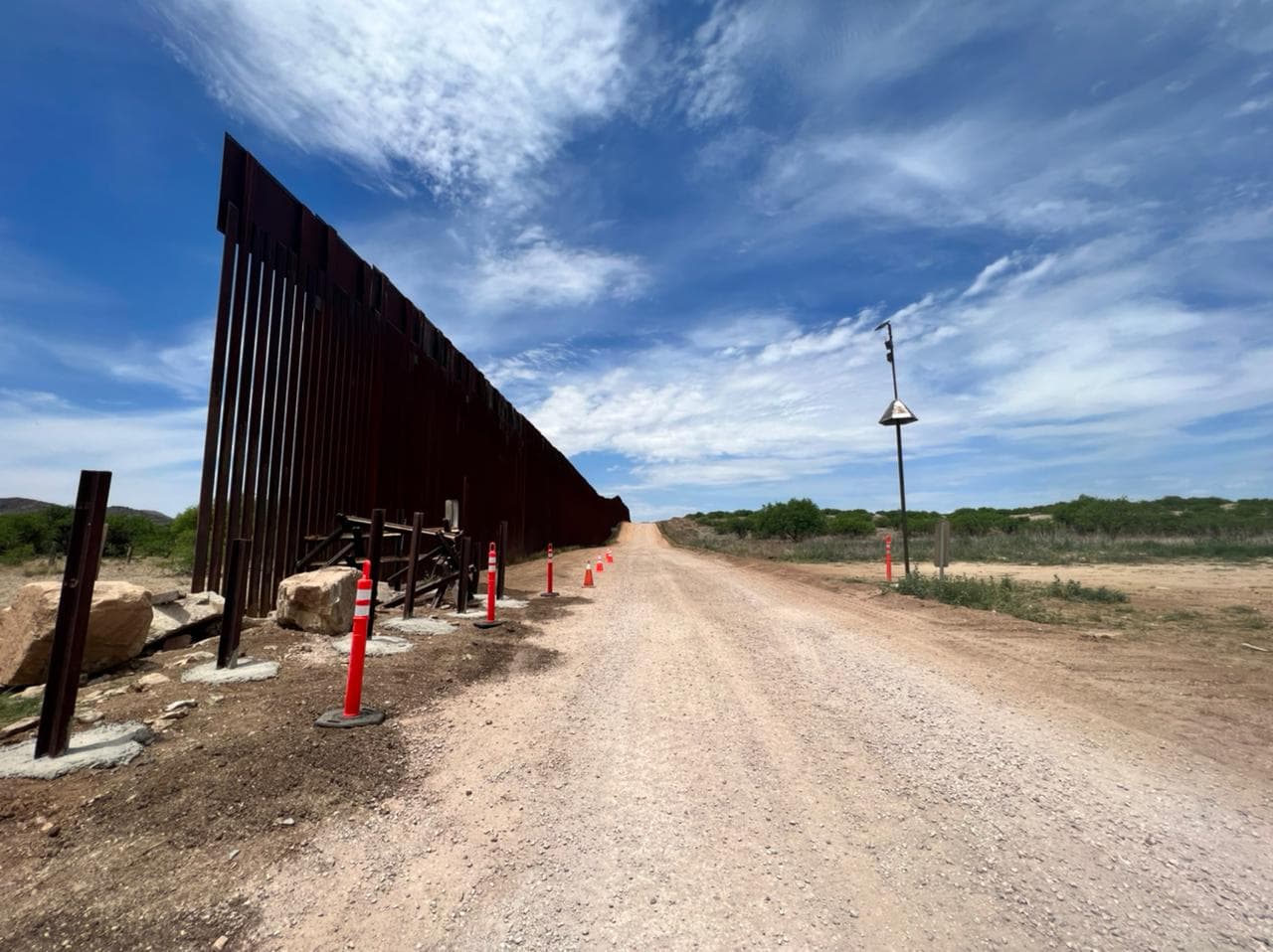 La zona se ha convertido en una de las 
<b>mayores rutas de contrabando</b> de personas y narcóticos, pero también una de las más peligrosas y mortales para quienes se atreven a retarla.