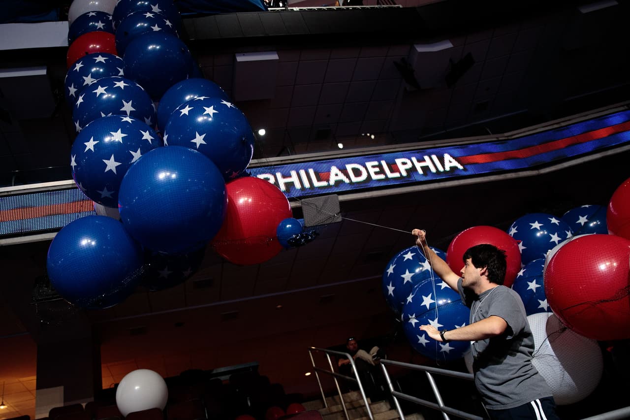 En peligro la paz en la Convención Demócrata por la frustración de delegados de Sanders