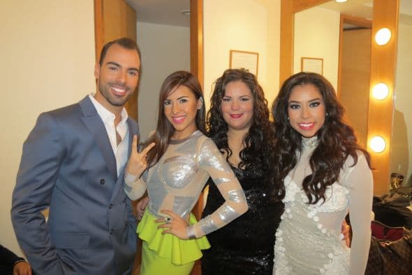 Arias con tres bellas chicas: Aly Villegas, Yazaira y Virginia Stille.