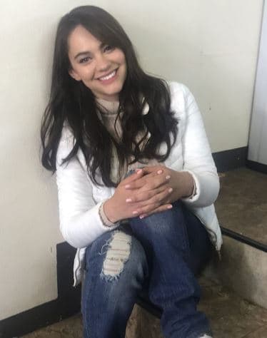 "[...] Pero consideré que este era un proyecto interesante y arriesgado, que podría acercarme a un público más cercano a mi edad, aclarando con esto que tengo a la fecha 20 años cumplidos y no 25 como aseguraron las notas ya mencionadas [...]", resaltó la protagonista de 'Like, la leyenda'.