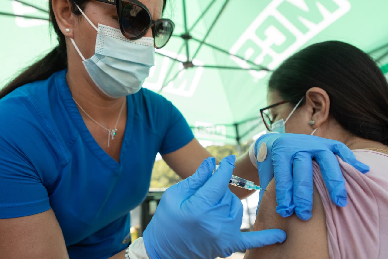 Sobre 300 mil personas se han vacunado hasta el momento en la Isla