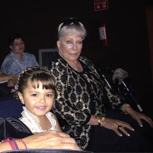 Doña Coco no dudó en corresponderle con amor a Cristian: "
<b>Él sabe que lo amo con todo mi corazón</b>, que yo rezo mucho por él, pido mucho que mi padre Dios lo conserve, lo cuide, le conserve ese don que le concedió tan grande", contó a Don Francisco.
<br>