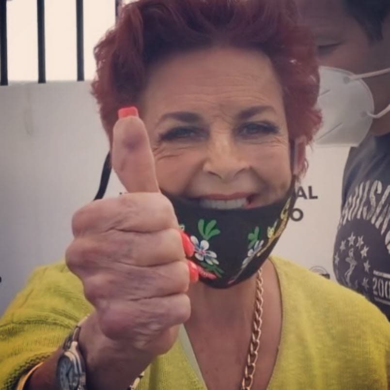 "Es mi deber informarte que los balazos pasan zum, zum, zum. Junto a mi había un general y le pasaron a matar a su cuidador de la casa, pasado algunos días fueron y lo mataron a él", contó en el programa 'Ventaneando'.
<br>