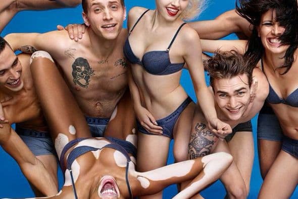 Winnie es un gran ejemplo de seguridad, ella tan segura de sí misma que no le incomoda para nada posar frente a las cámaras.