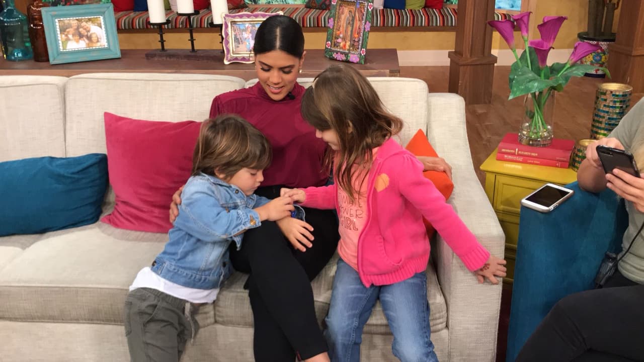Francisca es la tía consentidora del programa, pues siempre que hay niños de visita ella se divierte con ellos.