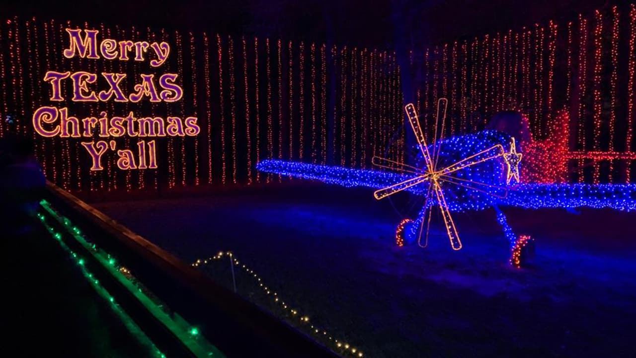 Todos los empleados de Santa’s Wonderland con excepción de los artistas usan mascarillas y se les pide a los visitantes también usar una..