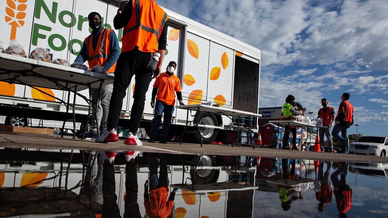 Este viernes 28 de enero también se distribuirán las despensas en la Iglesia Trinity Love Church ubicada en: 111 East Stark Rd, Seagoville, Texas 75159. El evento es de 9am a 11am. 
<br>