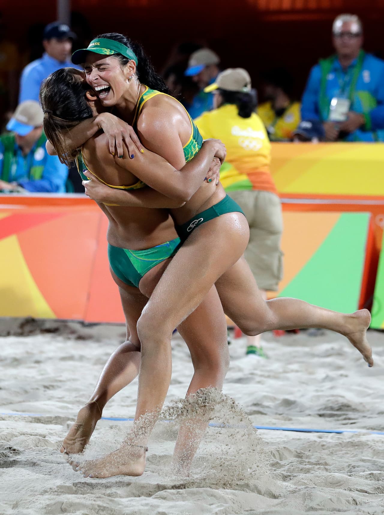 Ágatha y Bárbara de Brasil derrotaron a Walsh-Jennings y Ross en dos sets para la historia.