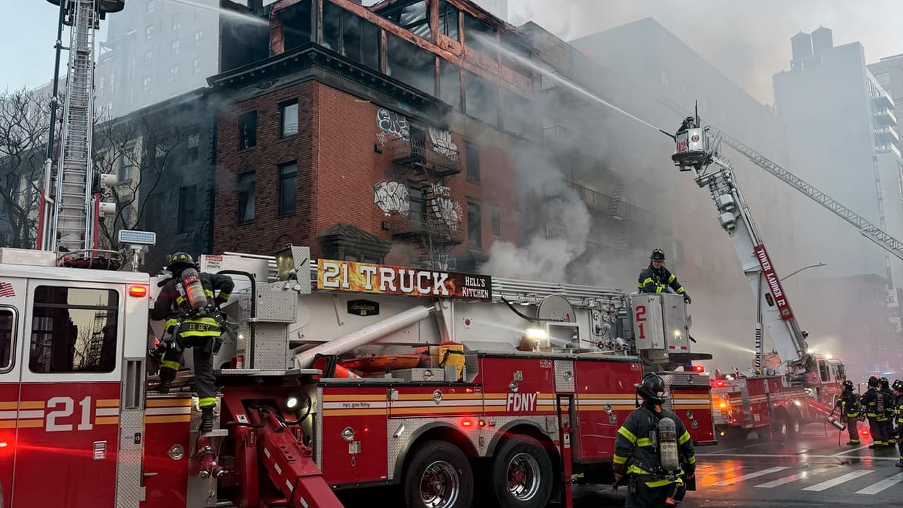 Incendio consume edificio en Manhattan; se reportan dos bomberos heridos
