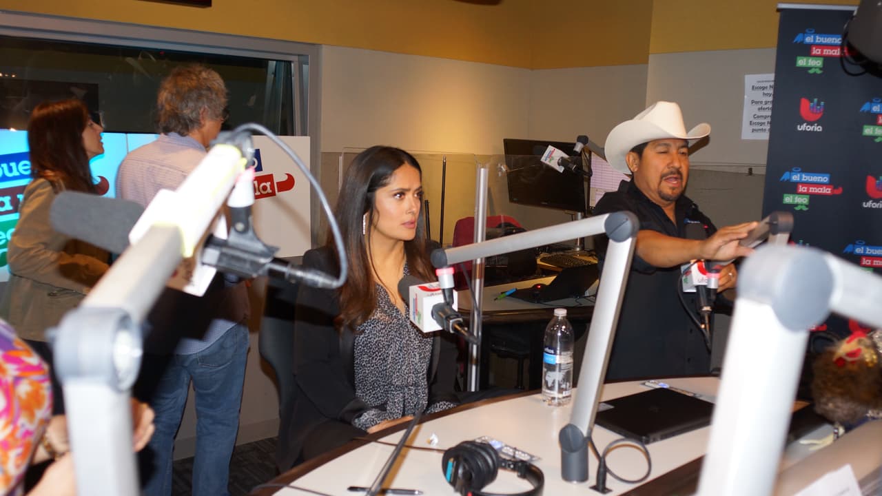 Así fue la divertida entrevista de 'El Bueno, La Mala y El Feo' con Salma Hayek.